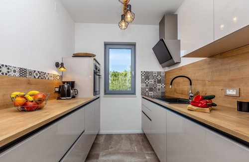 Cizici House | Apartment VIKTORIJA with private pool