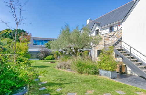 Piriac-sur-Mer Apartment | Apartment 'Villa Ker Minet Appartement 12 Pers' with Sea View, Wi-Fi and Air Conditioning