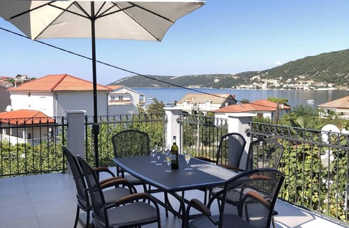 Rab Town House | Apartment "Villa Kate" with a view of the water
