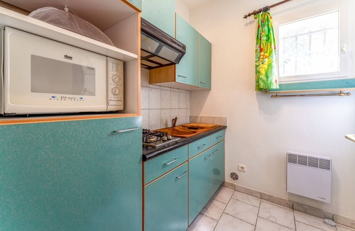 Vallabrix Apartment | Apartment 'Villabrix Near Uzès' with Wi-Fi