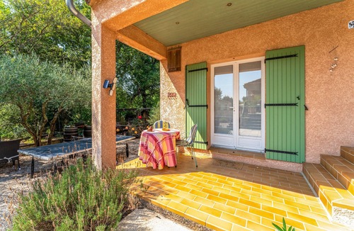 Vallabrix Apartment | Apartment 'Villabrix Near Uzès' with Wi-Fi