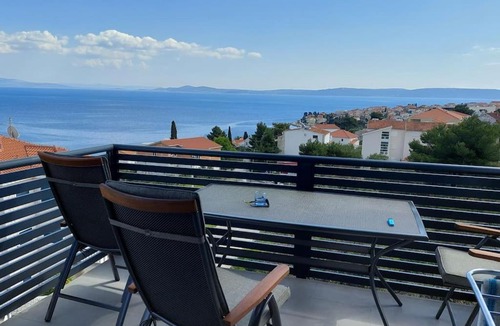 Okrug Gornji Apartment | Apartment Vista Oasis with Pool and Terrace