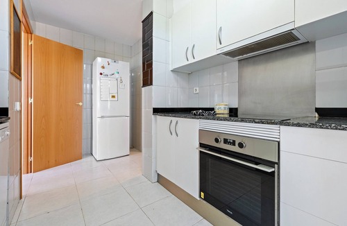 Clara Apartment | Apartment 'Vistas Al Mar' with Sea View, Shared Pool and Air Conditioning