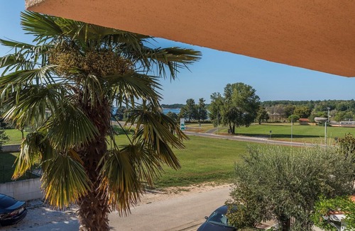 Funtana Apartment | Apartment Vitas II with Balcony