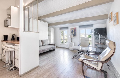 Marais Poitevin Apartment | Apartment VUE MER with swimming pool access