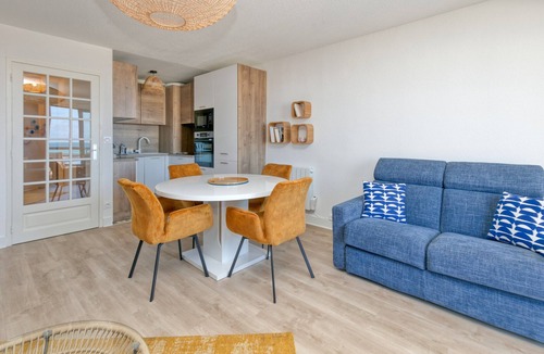 Le Croisic Apartment | Apartment 'Vue Mer 20m De La Plage' with Private Terrace
