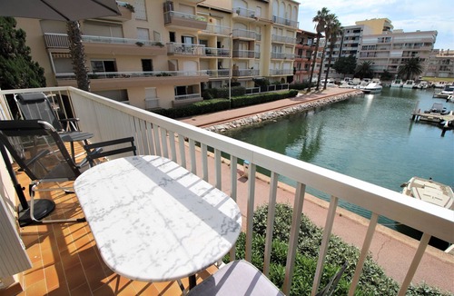 Le Port Apartment | Apartment with marina view