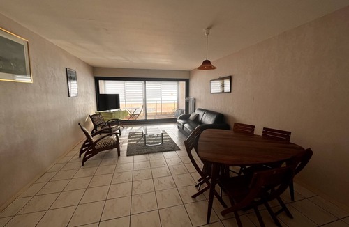 Les Sables d'Olonne Apartment | Apartment with canal view, garage and wifi