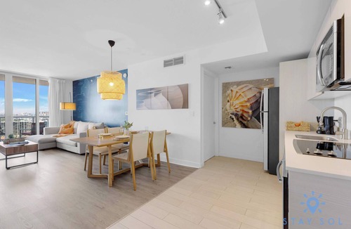 Hallandale Beach Apartment | Apartment w/Stunning Views + Amazing Pools