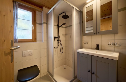 Klosters Dorf Apartment | Apartment 'Wef 2026' with Mountain View and Wi-Fi