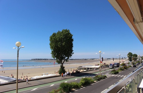 La Baule-Escoublac Apartment | Apartment with panoramic view over the bay of La Baule, between