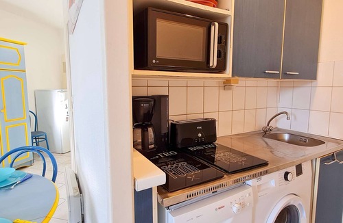 La Couarde-sur-Mer Apartment | Apartment with courtyard communal pool and parking