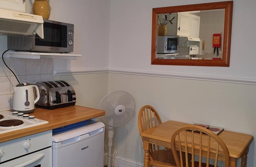 Weston-super-Mare Apartment | Apartment with Private Bathroom