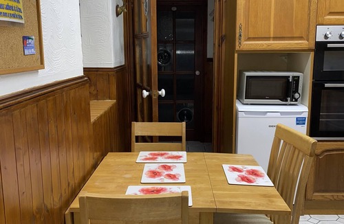 Weston-super-Mare Apartment | Apartment with Private Bathroom