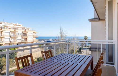 Costa Dorada Apartment | Apartment with pool and sea views 200m beach