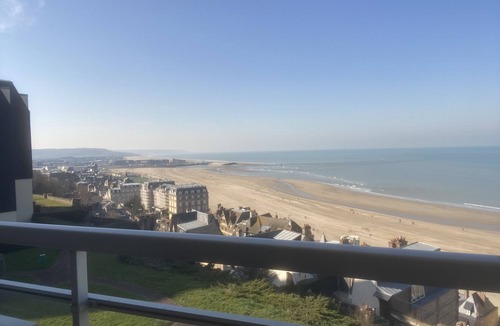 Pays d'Auge Apartment | Apartment with magnificent coastal views.