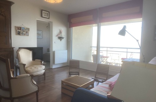 Pays d'Auge Apartment | Apartment with magnificent coastal views.