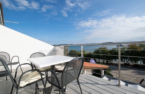 Murter Apartment | Apartment with 2 bedrooms, terrace with sea view, right on the beach