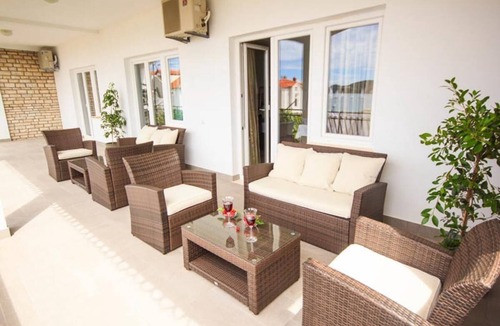 Seget Donji Apartment | Apartment with a big balcony