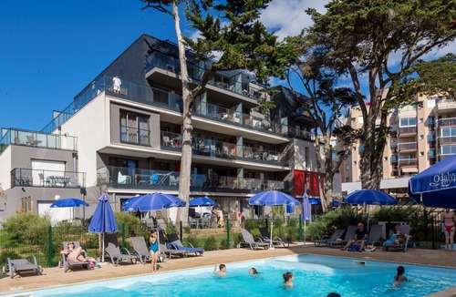 Pornichet Apartment | Apartment with a microwave near beach