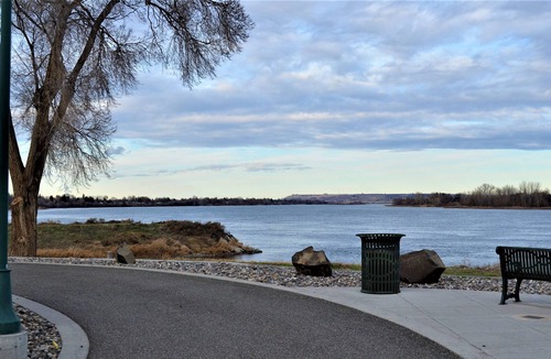 South Richland Apartment | Apartment with a whirlpool - Amon Park