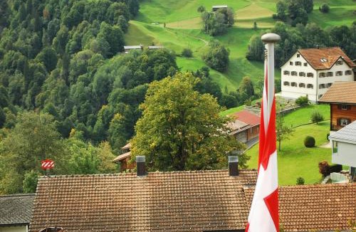 Saas im Prattigau Apartment | Apartment with balcony and Panoramic Views of Alps