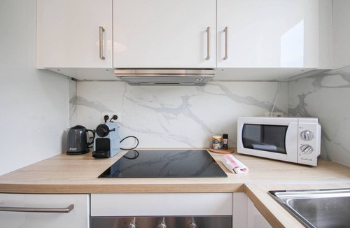 La Madeleine Apartment | Apartment with balcony, parking and elevator