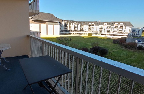 Le Pouliguen Apartment | Apartment with Balcony and Private Parking