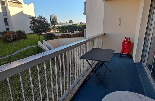 Le Pouliguen Apartment | Apartment with Balcony and Private Parking