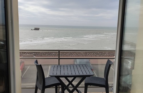 Le Portel Apartment | Apartment with balcony facing the sea for 4 people. Rated ⭐️⭐️⭐️ WIFI
