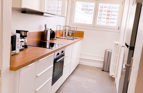 Colombier - Champ de Mars Apartment | Apartment with Balcony, 4 bedrooms, space & comfort, Centre Gare