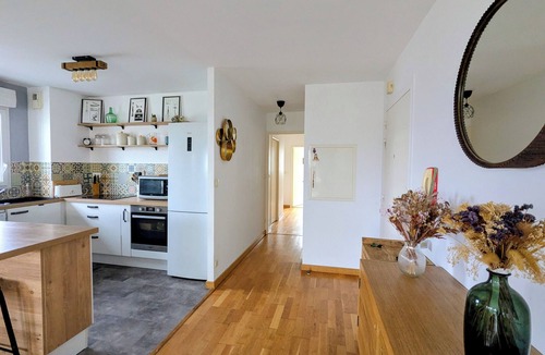 Ile de Nantes Palais des Congres Apartment | Apartment with balcony and parking near center