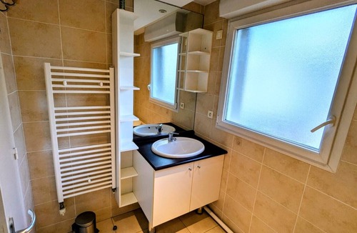 Ile de Nantes Palais des Congres Apartment | Apartment with balcony and parking near center