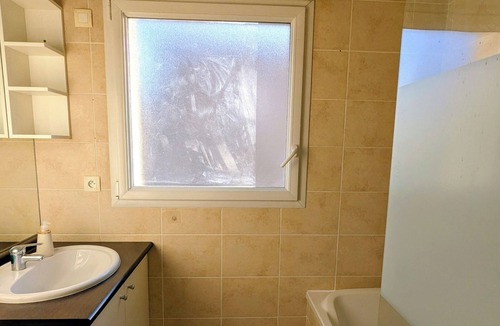 Ile de Nantes Palais des Congres Apartment | Apartment with balcony and parking near center