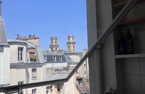 6th Arrondissement Apartment | Apartment with balcony＆ Eiffel Tower view