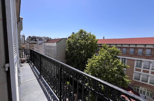 6th Arrondissement Apartment | Apartment with balcony＆ Eiffel Tower view