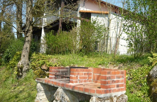 Getigne Apartment | Apartment with balcony and garden access by the river next to Clisson