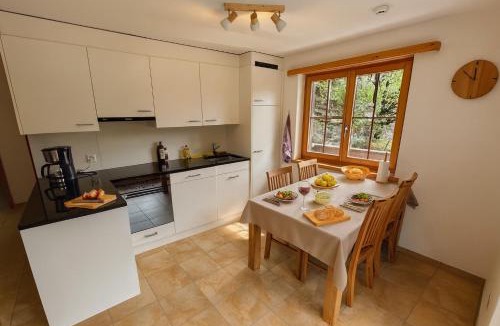 Kublis Apartment | Apartment with Balcony & Mountain View