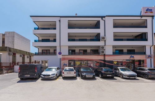 City Center Apartment | Apartment with Balcony No.18 in Nar Residence