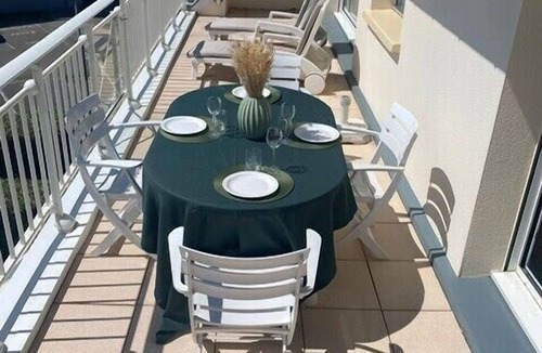 Merlimont-Plage Apartment | Apartment with bright sunny balcony