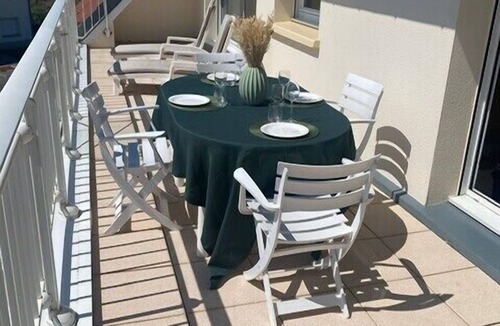 Merlimont-Plage Apartment | Apartment with bright sunny balcony