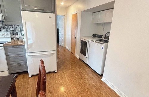Saint Hyacinthe Apartment | Apartment with a Balcony. Free Parking.
