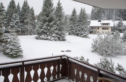 Lenzerheide Apartment | Apartment with ski-in/ski-out access and fireplace