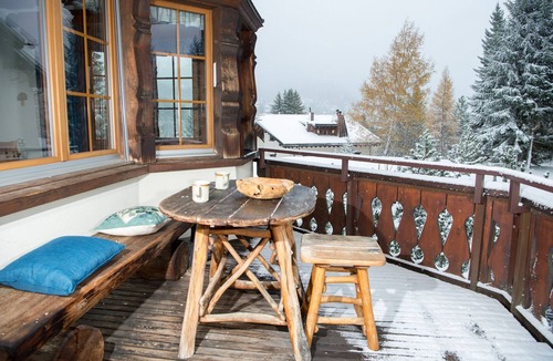 Lenzerheide Apartment | Apartment with ski-in/ski-out access and fireplace