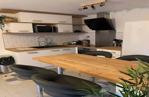 Toulouse North Apartment | Apartment with city view in Toulouse