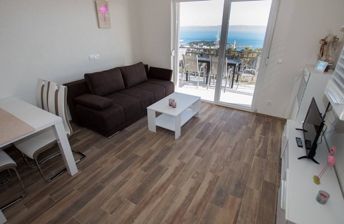 Donja luka Villa | Apartment with community pool MAMATO-A7