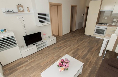 Donja luka Villa | Apartment with community pool MAMATO-A7
