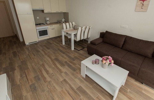 Donja luka Villa | Apartment with community pool MAMATO-A7