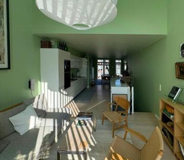 Sydhavnen Apartment | Apartment With Design Classics In Sydhavn