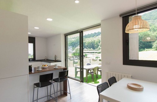 La Vall de Bianya Apartment | Apartment with large terrace and mountain views